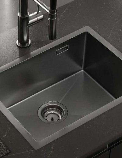 Piletas para Cocina Johnson Acero Línea Signature Modelo Enkel 55 Gun Black Nano PVD - Catálogo de ArkMobili